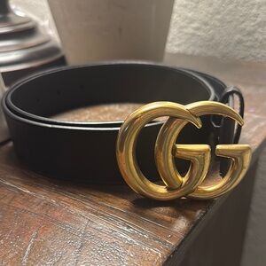 Black Leather Gucci Belt with Gold Buckle